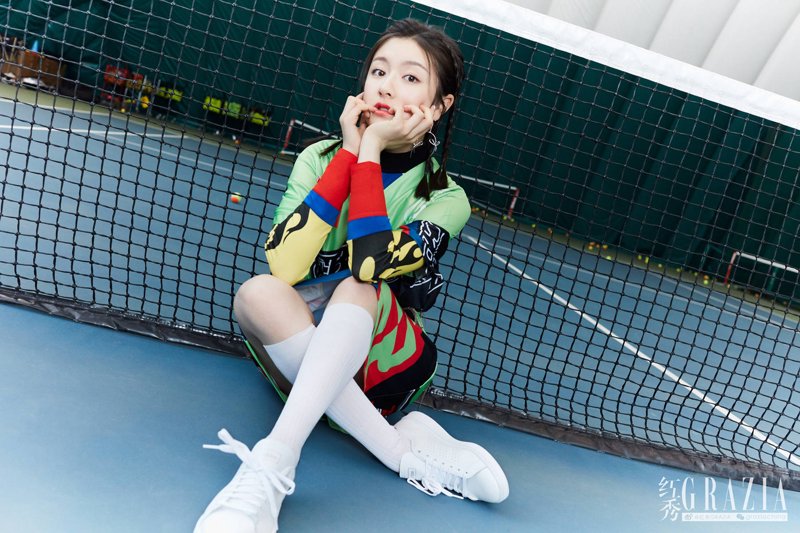 活力女孩引领时尚潮流